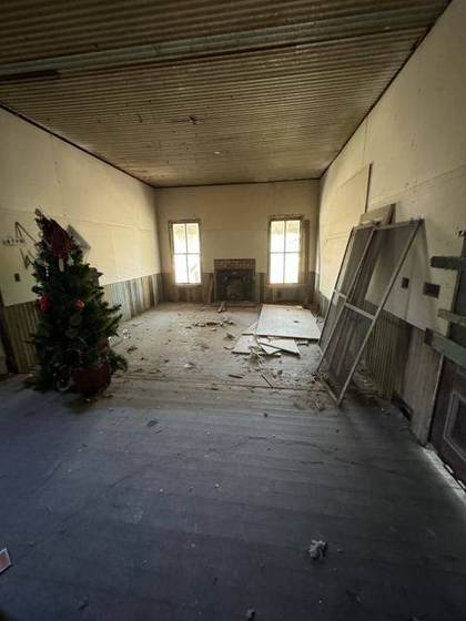 Front room with fireplace, before
