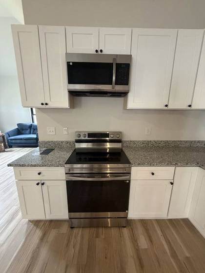 Range wall with granite counters
