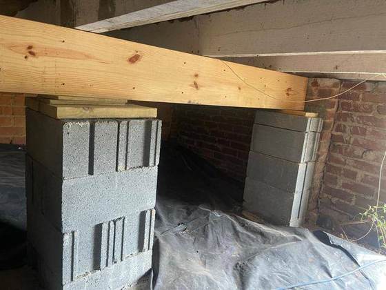Block pier carrying a sistered beam